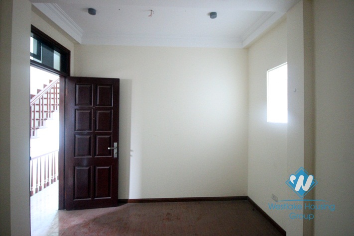 6th floor house for lease in Doi Can, Ba Dinh district.